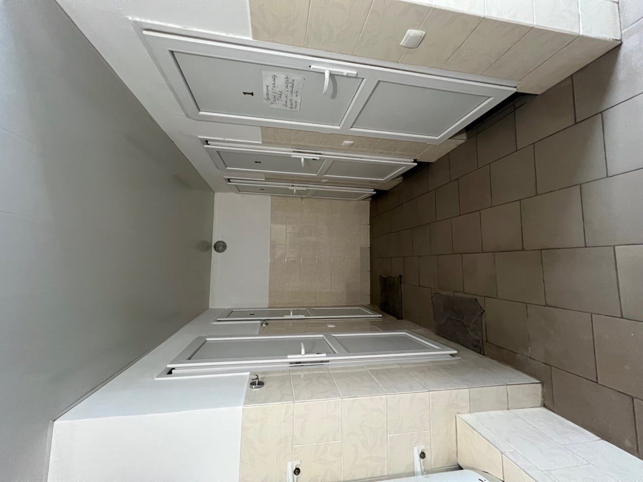 Bathroom / shower facilities